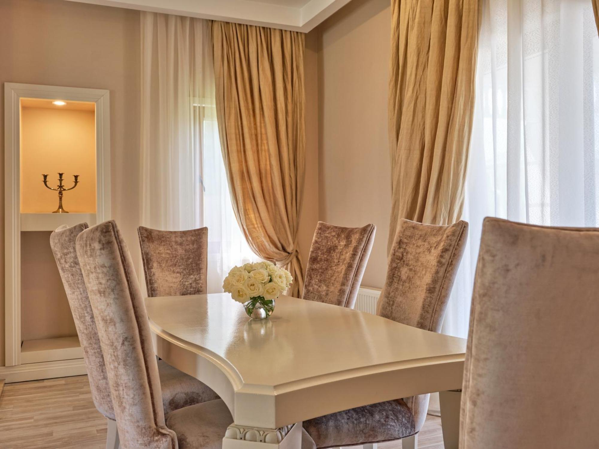 Qafqaz Riverside Hotel Gabala Buitenkant foto A dining room