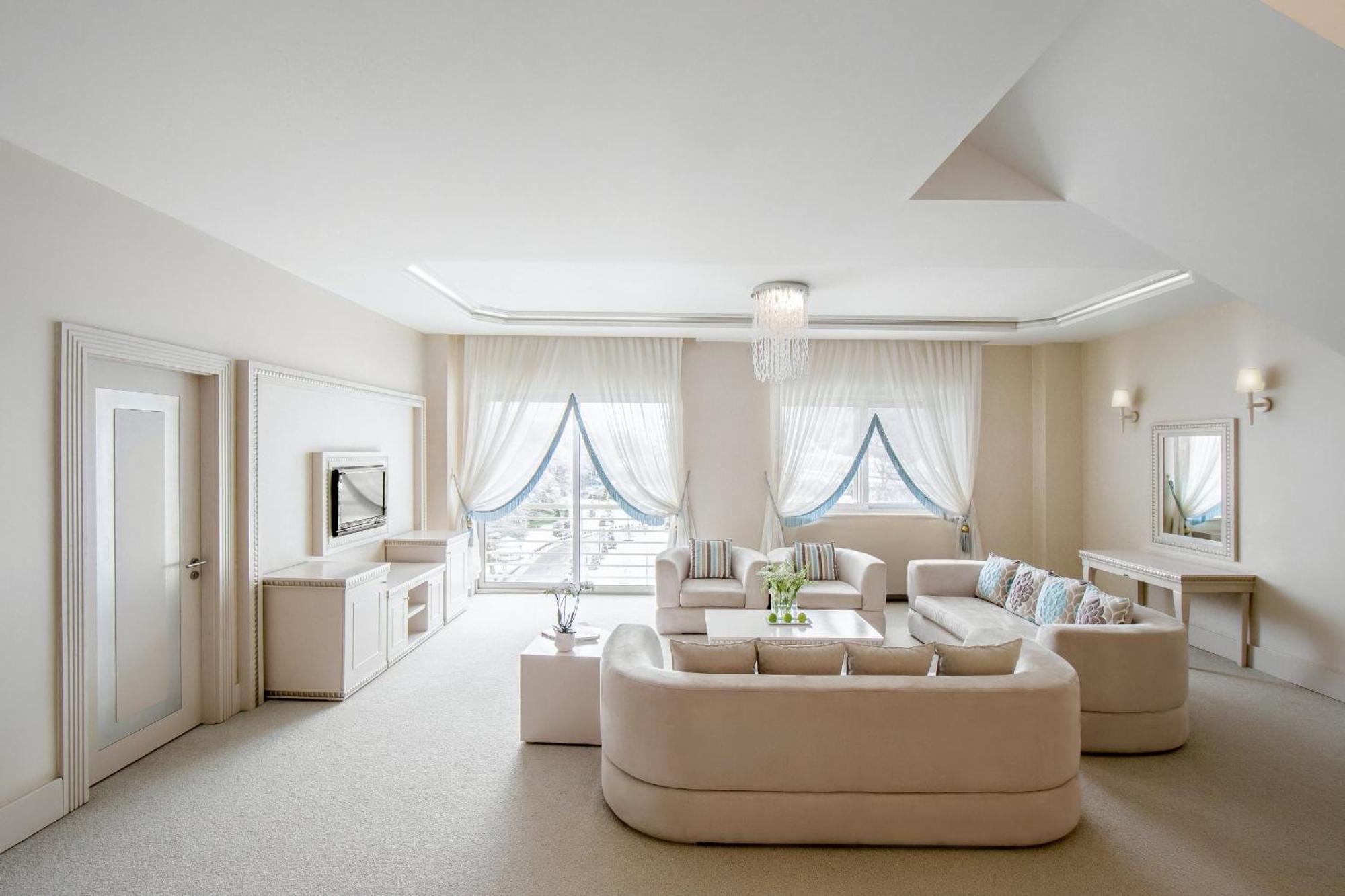 Qafqaz Riverside Hotel Gabala Buitenkant foto A suite at the Four Seasons Hotel