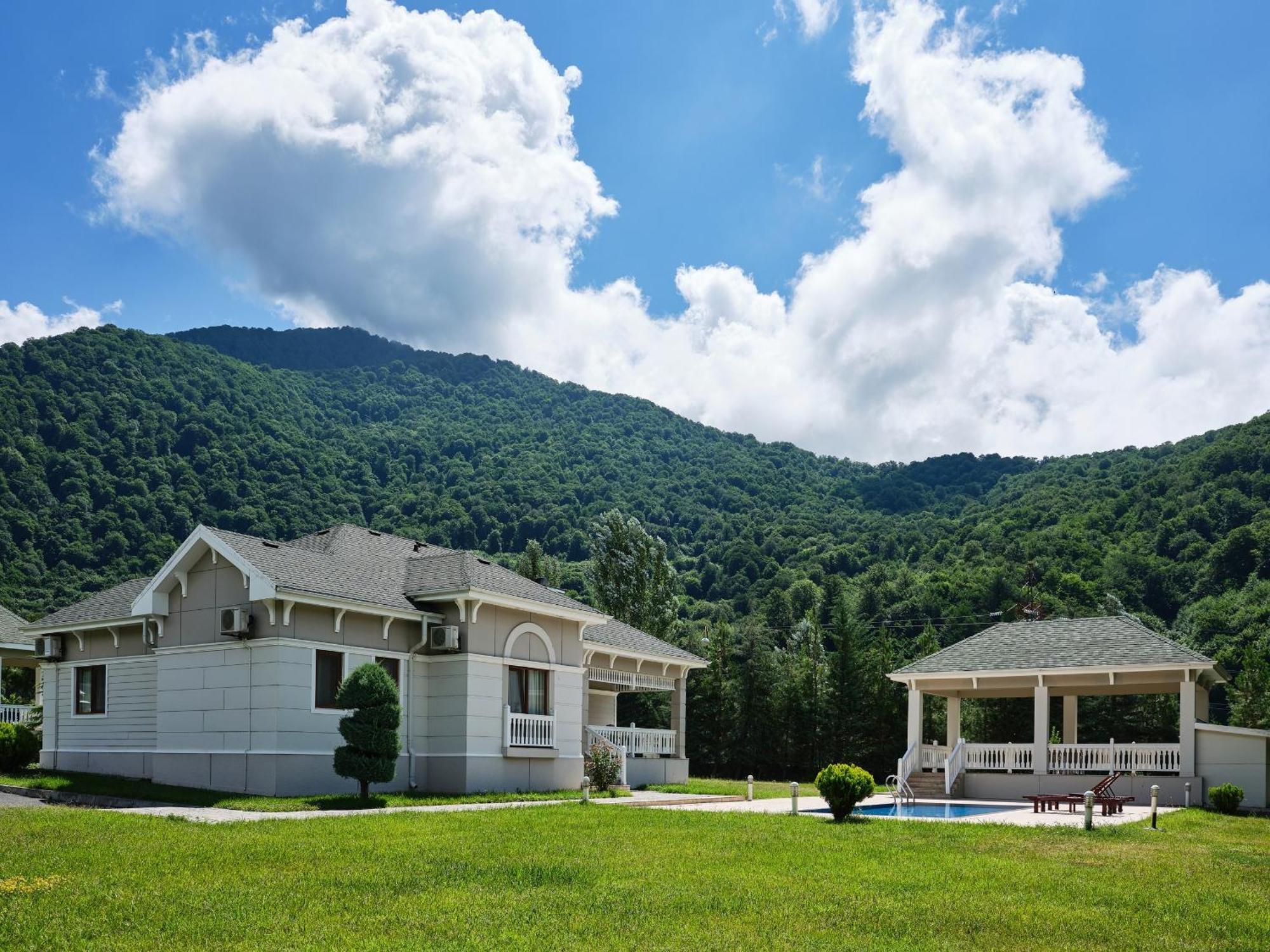 Qafqaz Riverside Hotel Gabala Buitenkant foto The resort