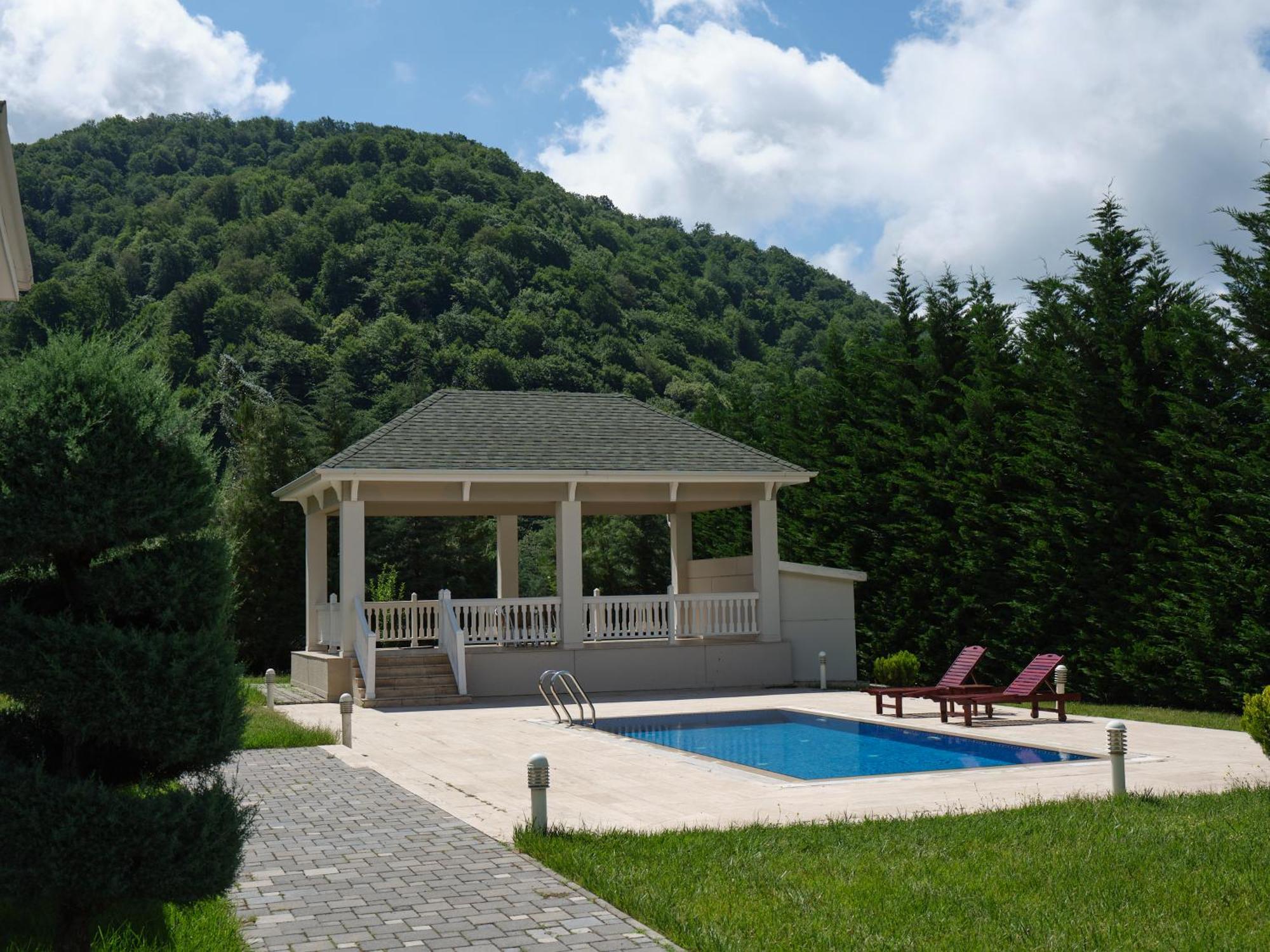 Qafqaz Riverside Hotel Gabala Buitenkant foto The swimming pool at the resort
