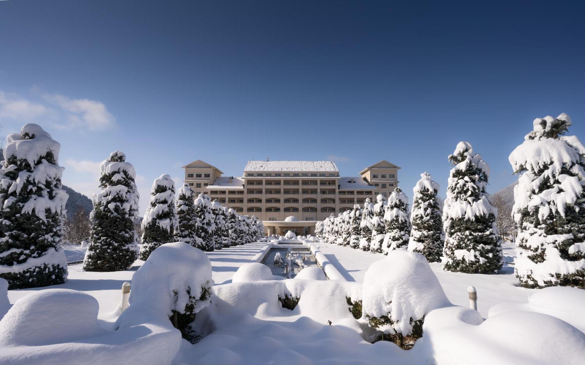 Qafqaz Riverside Hotel Gabala Buitenkant foto The Omni Grove Park Inn