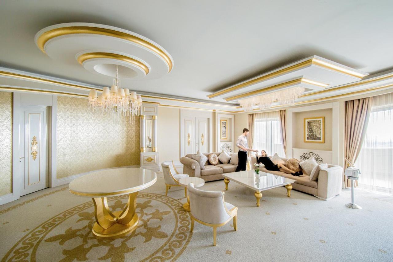 Qafqaz Riverside Hotel Gabala Buitenkant foto A suite at the Four Seasons Hotel